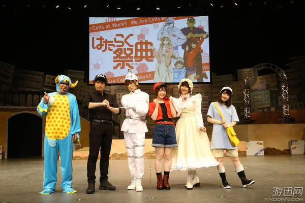 《工作细胞》官方声优Cos 《工作细胞》官方声优Cos图 花泽香菜露出招牌微笑