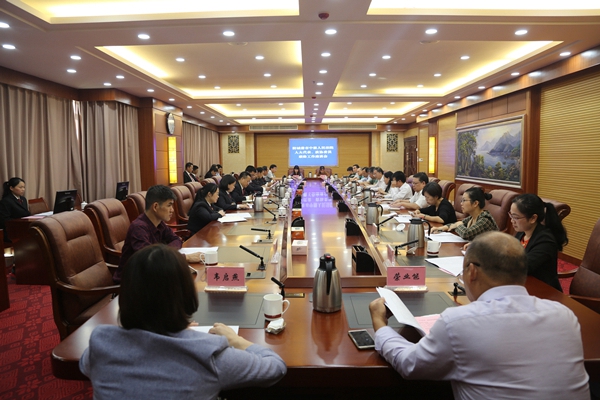 防城港中院邀请人大代表、政协委员视察法院工