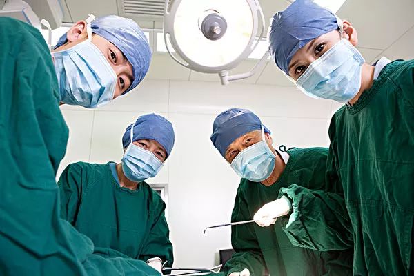 3岁男童高烧40度,医生说冬季是这种怪病高发期