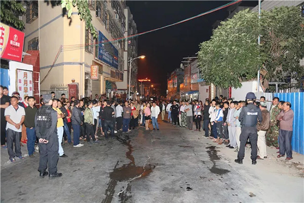 海南“土皇帝”黄鸿发：手下数百人涉黑 敛财15亿
