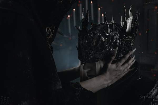 《黑暗之魂3》洛里安、洛斯里克Cos 亲密互动基情满满 《黑暗之魂3》洛里安、洛斯里克Cos 亲密互动基情满满