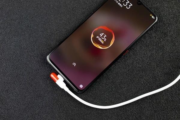 怎样可以让手机快速散热 5GGE-htzuhtp0829454.jpg