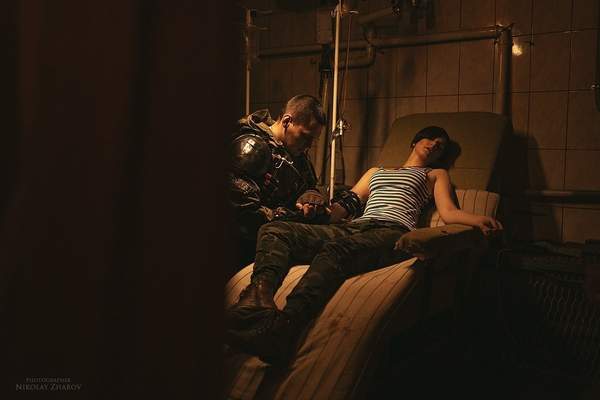 《地铁:离去》阿尔乔姆夫妻Cosplay 甜蜜互动狂撒狗粮