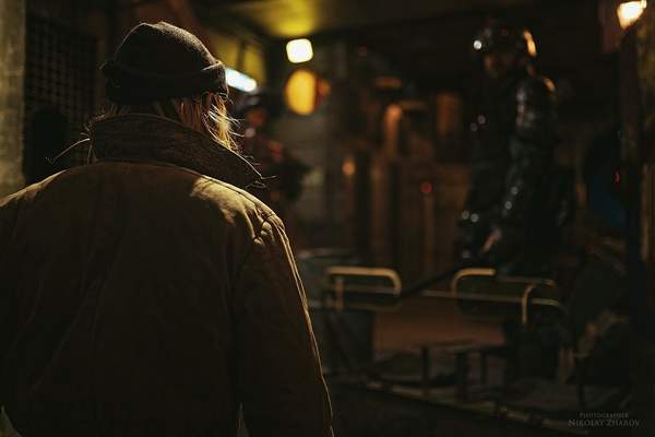 《地铁:离去》阿尔乔姆夫妻Cosplay 甜蜜互动狂撒狗粮