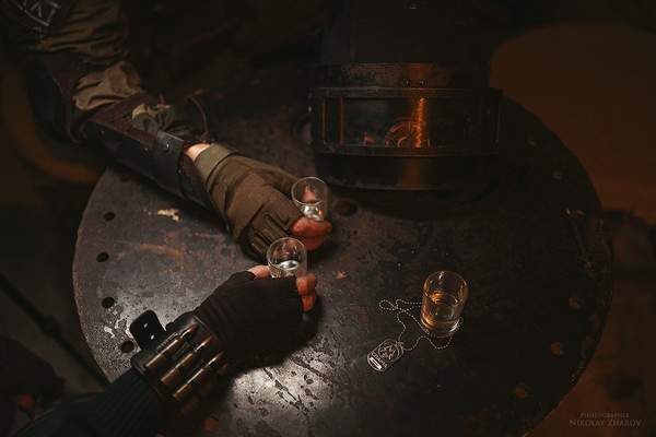 《地铁:离去》阿尔乔姆夫妻Cosplay 甜蜜互动狂撒狗粮