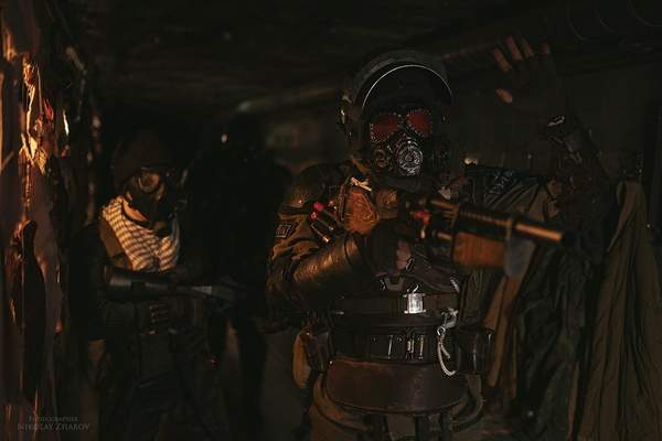 《地铁:离去》阿尔乔姆夫妻Cosplay 甜蜜互动狂撒狗粮