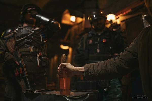 《地铁:离去》阿尔乔姆夫妻Cosplay 甜蜜互动狂撒狗粮