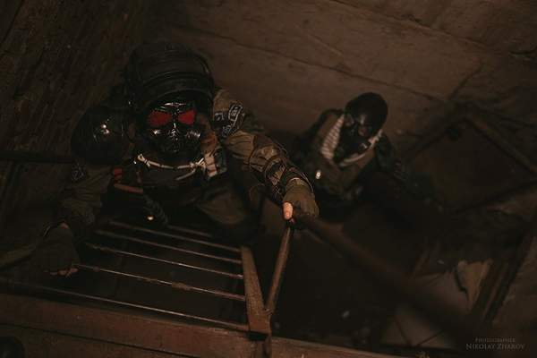 《地铁:离去》阿尔乔姆夫妻Cosplay 甜蜜互动狂撒狗粮