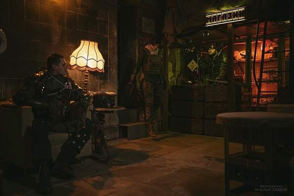 《地铁:离去》阿尔乔姆夫妻Cosplay 甜蜜互动狂撒狗粮