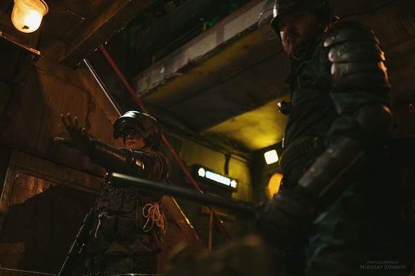 《地铁:离去》阿尔乔姆夫妻Cosplay 甜蜜互动狂撒狗粮