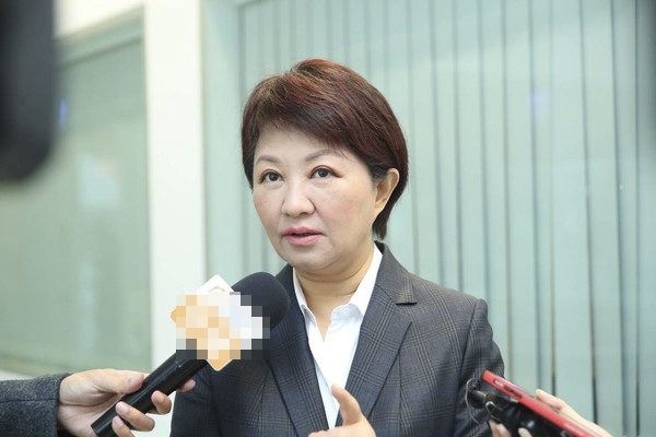 卢秀燕认为民进党狂打韩国瑜的作法,不会达到效果,台湾人民的眼睛是雪亮的。(图片来源:台湾“东森新闻云”)
