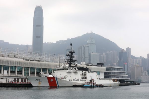 “伯索夫”号巡逻舰15日抵达香港进行访问（香港《南华早报》网站）