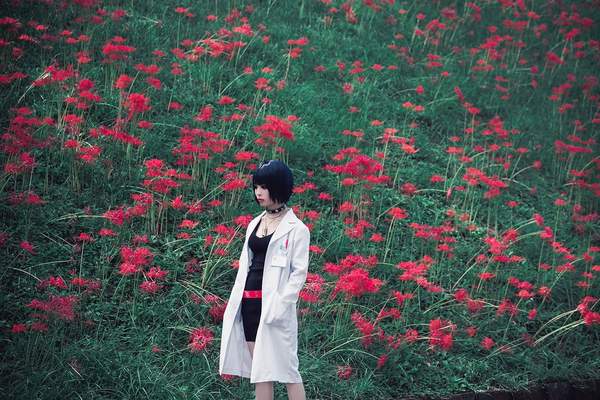 妹纸Cos《女神异闻录5》医生武见妙 修长美腿不输本尊