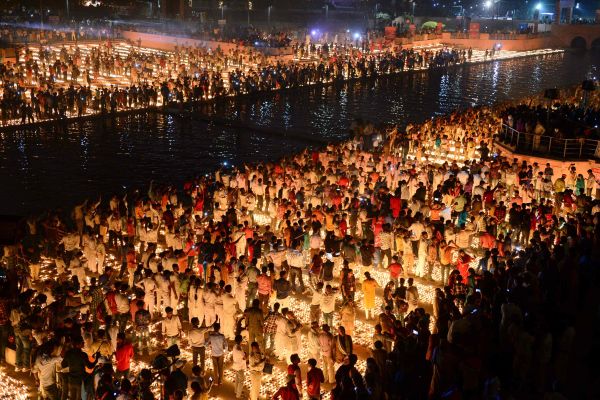 当地时间10月26日,印度排灯节。(法新社)