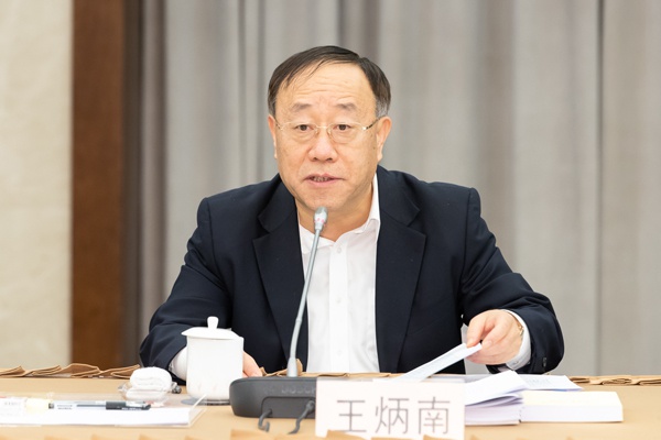 「轩彩娱乐平台合法吗」沪上所有电子警察记录的交通违法均需人工审核确认