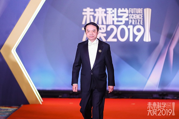 博狗反水什么时候发_工笔菊花画法,一束菊花整体设色示范