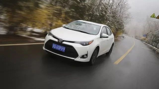 这台10万家轿有着SUV的空间，高颜值还有面儿，你需要的它都有！