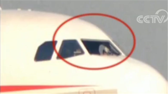 川航遇“史诗级”迫降 业内人士分析事故原因!