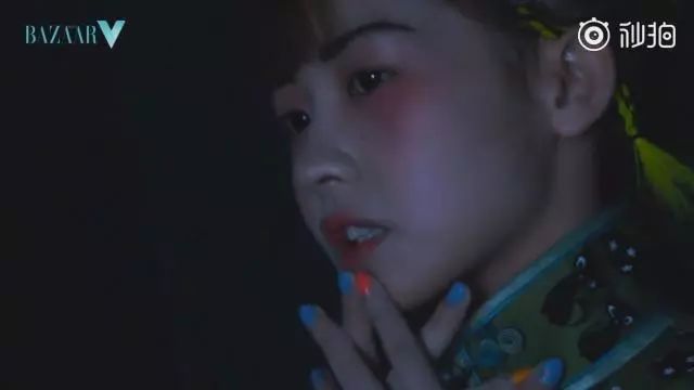 画风太诡异，这一组时尚大片拍失手了吗？