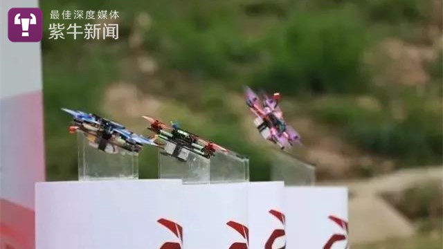 【紫牛新闻】时速300公里,加速度超F1,13岁男