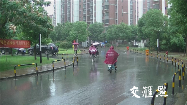 年轻女子为老人口_古风女子图片