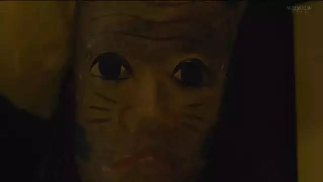 以至于故事还没开始，就令人感到不适。