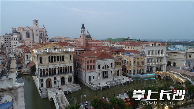 终于等到你!华谊兄弟(长沙)电影小镇今晚惊艳开