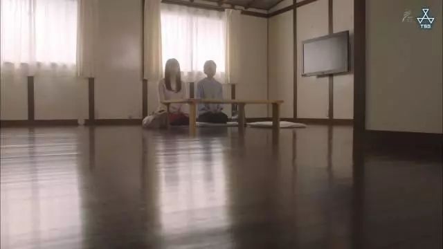 他扔掉家里98%的东西后,人生发生了巨大的变