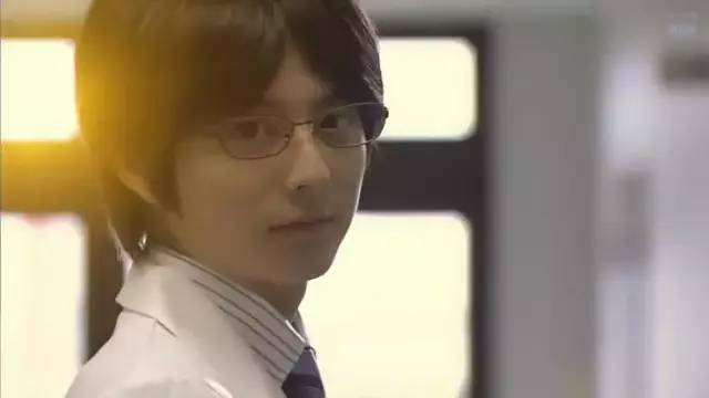 《少年刑警》里童颜炎血刑警柴田竹虎。