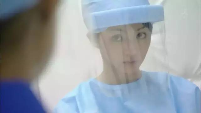从组合解散走到影后 历尽大风大浪她依然像个少女