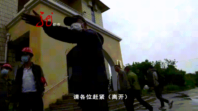 咋回事?哈尔滨不可移动文物“点将台”,竟被挖出大豁口!还有人把守