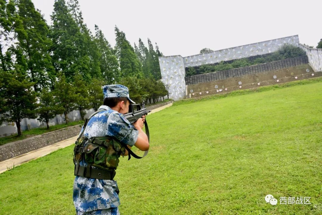 让子弹飞:西部战区空军某部警卫连实弹射击训
