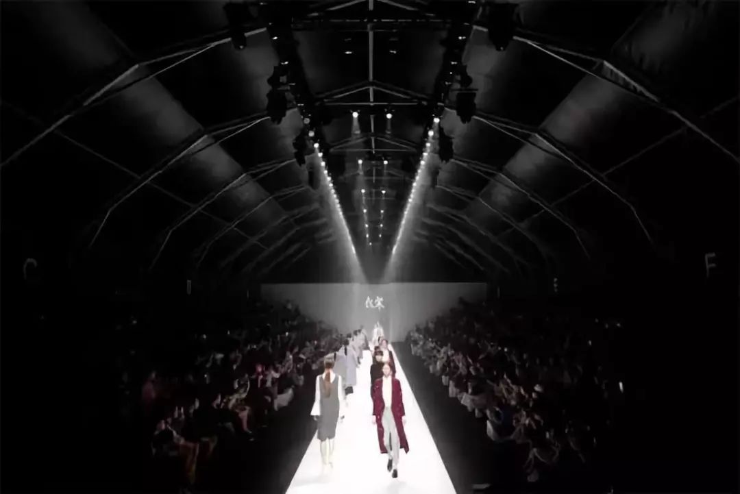谁将在2019春夏上海时装周秀场C位出道?等你来!