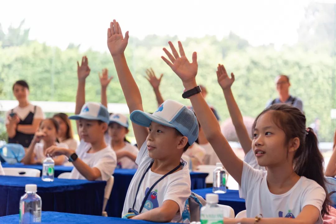 一天的量可以平铺天河体育中心4.6米高,被我们