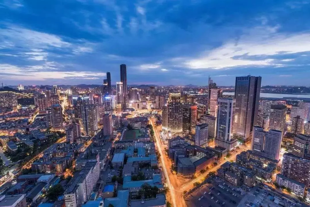 绿地山东国金中心ifc 全业态核心区,点亮济南cbd 济南伟大,即将为你