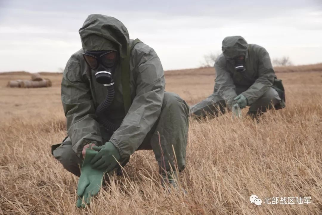 突遇生化武器袭击看防化兵如何化险为夷