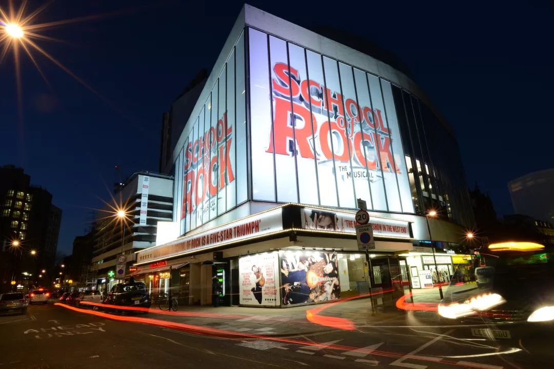 从《猫》、《剧院魅影》到《摇滚学校》,一个跨越16年的“首演之约” 从《猫》、《剧院魅影》到《摇滚学校》,一个跨越16年的“首演之约”