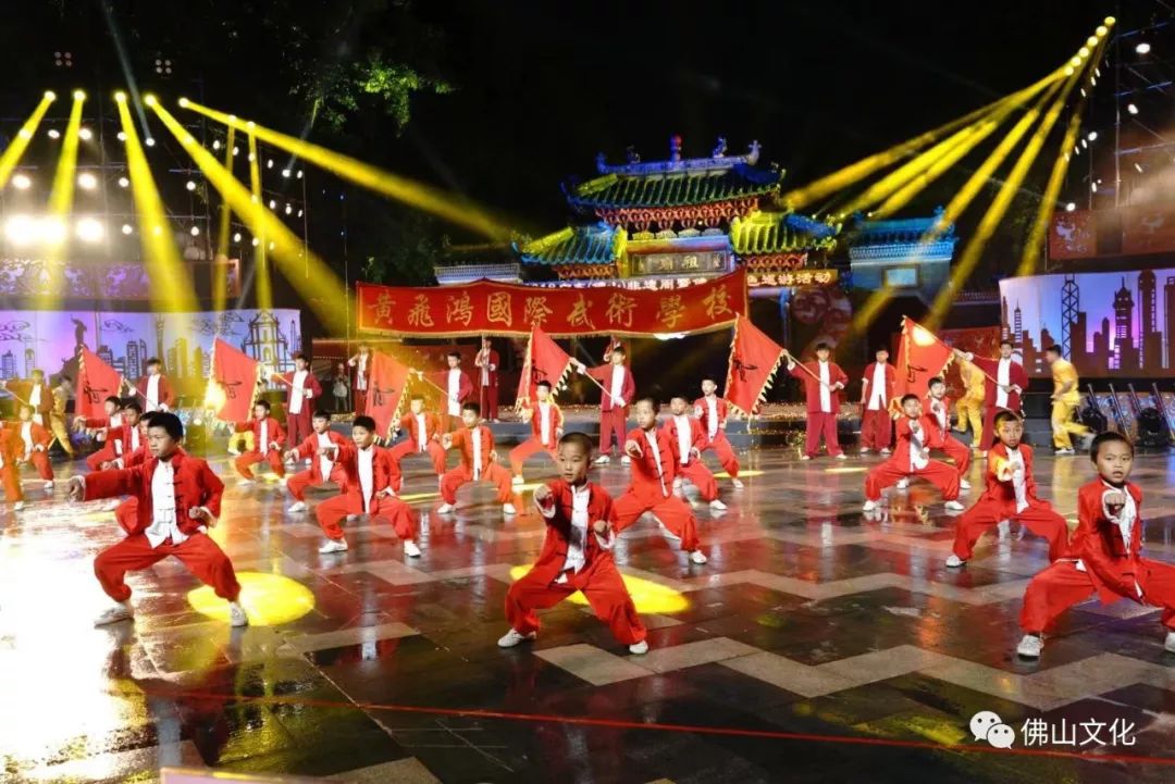 就在今晚，佛山秋色巡游来啦！为你直播佛山最炫民俗风