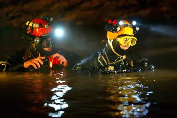 【祈祷】泰国13名失踪少年足球队成员被找到