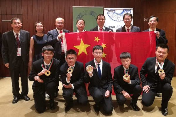 南开教师率中国代表队在国际物理奥赛中获佳绩