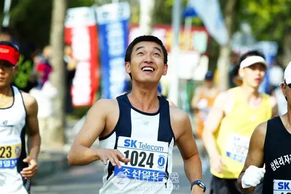 韩国｜距离首尔仅1小时车程！秋天去思密达国跑马赏枫叶