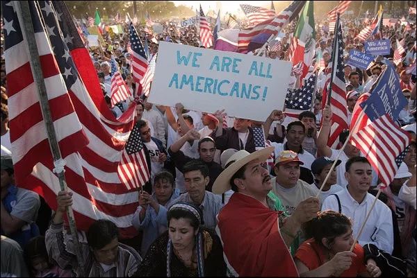 川普对合法公民剥夺美国籍,目的竟是这样的.