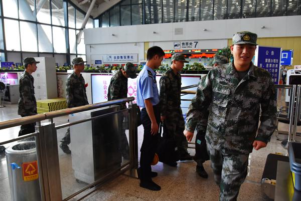 武汉车站落实 “军人依法优先” 让新兵感受到军人荣光(图4)