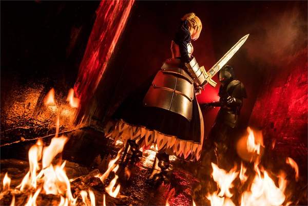 日本小哥COS《FATE》Saber 造型还原,特效堪比大片