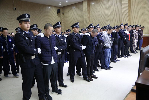 团伙非法采砂涉命案 在长江水域划分势力范围