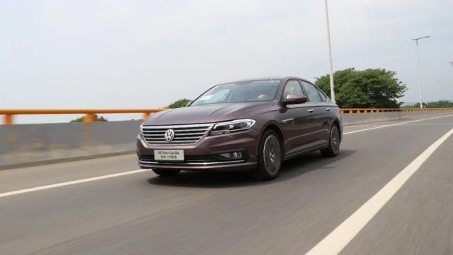 全新朗逸竞争力分析，颜值高空间大，内饰用料一般，1.4T车型较贵