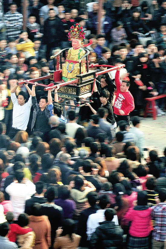 营老爷是广东潮汕地区的一种汉族民俗祭祀活动,营神的营,是潮汕方言词