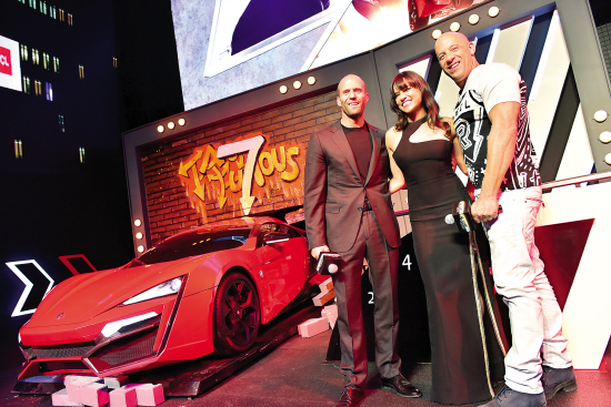 范·迪赛尔来华秀肌肉,米歇尔“强悍变美艳”|米歇尔|肌肉|速度与激情_新浪娱乐_新浪网