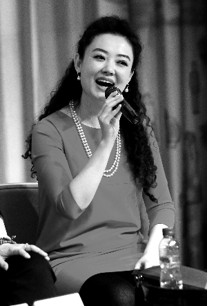 歌剧《八月桂花遍地开》的主演王庆爽现场演唱.