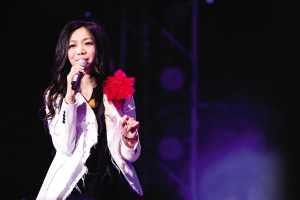 文艺女王万芳相约中央车站|文艺|女王|歌曲